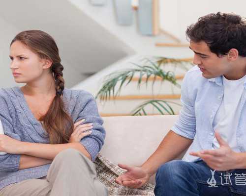 屏蔽电泵属于什么泵_女艺术家赤裸全身把自己关进鸡笼展示